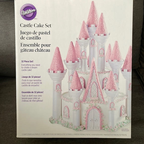 Wilton Other - Wilton Castle Cake Set 👑